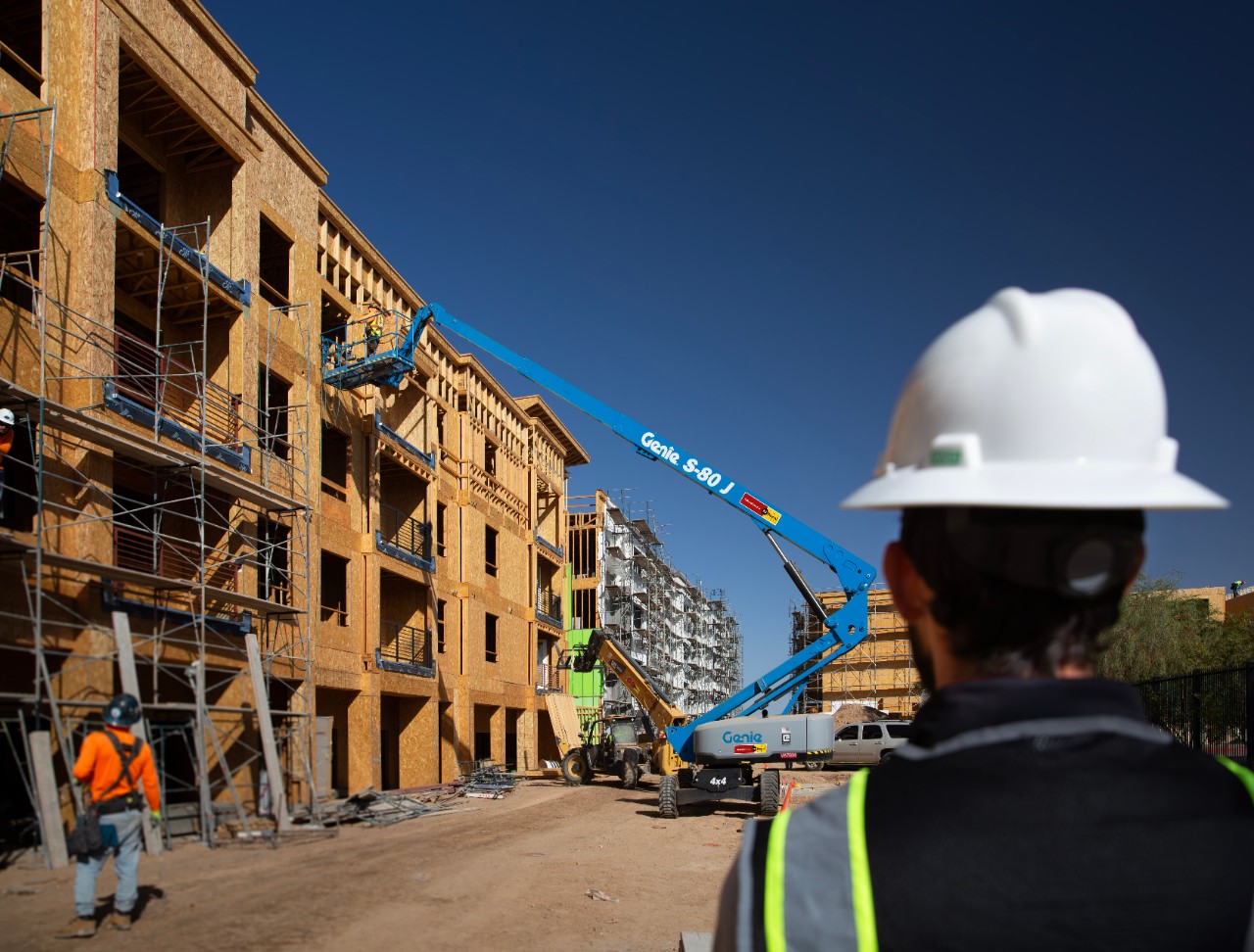 Affordable rates on boom lifts, scissor lifts and vertical personnel lifts