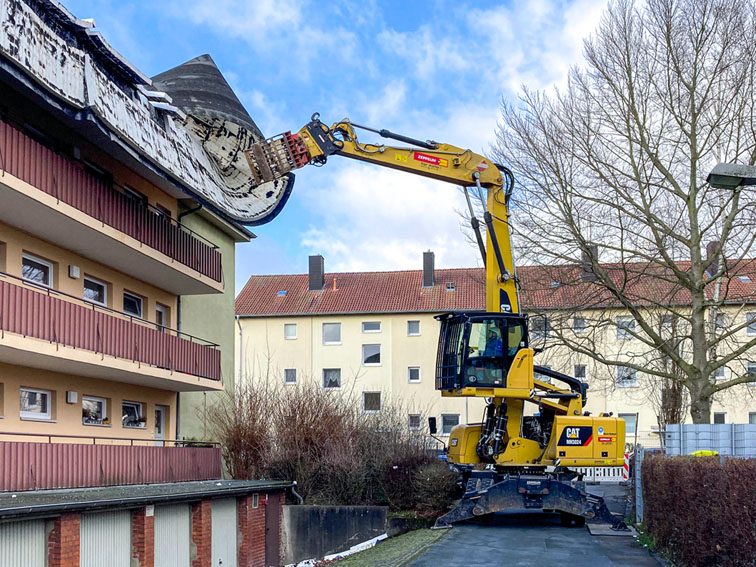 Cat MH3024 ULM beseitigt Sturmschäden